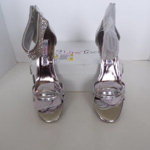 New 2 Lips Too Women's Elegant Dress Pump - Size 8